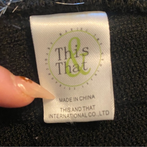 Black cloak with grey fake fur - Picture 4 of 5